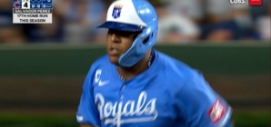 Salvador Perez crushes a two-run homer to extend Royals' lead over Cubs