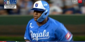 Salvador Perez crushes a two-run homer to extend Royals' lead over Cubs