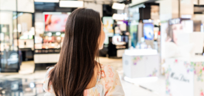 Shopper Hovered Over by Multiple Sephora Employees Sparks Internet Debate: “Opened My Eyes”