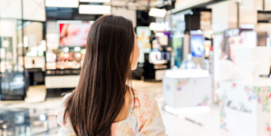 Shopper Hovered Over by Multiple Sephora Employees Sparks Internet Debate: “Opened My Eyes”