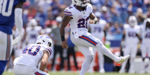 Bills Running Back Ray Davis Kicks Extra Point In Preseason Game
