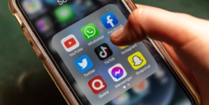 Social media may pose “profound risk” to teen mental health, U.S. surgeon general says