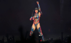 Katy Perry leads prayer after fan faints during Detroit show