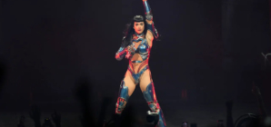Katy Perry leads prayer after fan faints during Detroit show