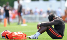 Legendary Browns QB Sends Ominous Shedeur Sanders Warning to Team