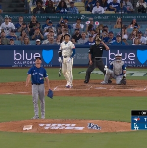 Shohei Ohtani belts 40th home run of season, Dodgers’ extend lead vs. Blue Jays