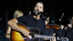 Walker Hayes opens up about sobriety struggle after daughter Oakleigh’s death