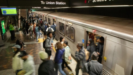Train derails in downtown Los Angeles. Now Metro has to move it