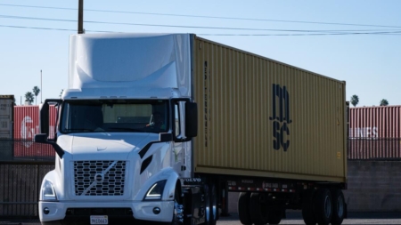 Contributor: Truck makers breaking emissions deal are hurting themselves — and all Californians