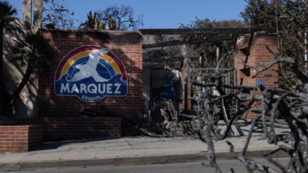 Students return to burned-down elementary school in Palisades — in temporary bungalows