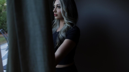 They met at a festival. He was a deputy and a stalker, her suit claims