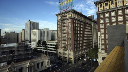 One killed in fire at high-rise downtown L.A. apartment complex