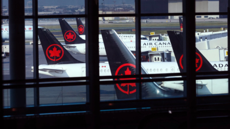 Air Canada halts flight restart after union defies back-to-work order