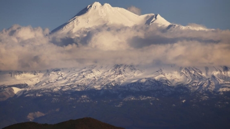 Mt. Shasta hiker plummets 2,000 feet down glacier to his death