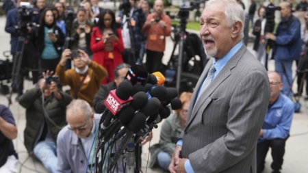 Lawyer Mark Geragos celebrates after malpractice verdict is overturned