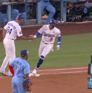 Kiké Hernández hits solo HR to trim Dodgers' deficit against Blue Jays
