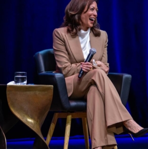 Commentary: These are thirsty times. No wonder Kamala Harris’ book tour is a fan fest