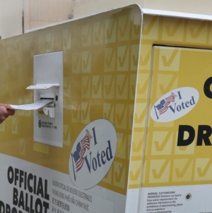 Scam text hit voters smartphones. What to look out for ahead of Nov. 4