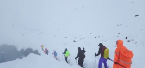 Hundreds trapped by blizzard conditions on Mount Everest
