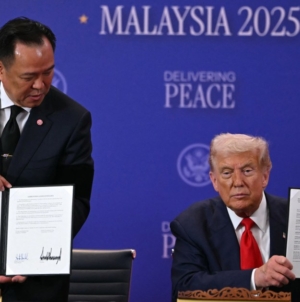Trump touts his peacemaking skills as Thailand and Cambodia sign ceasefire deal