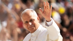 Pope Leo, after Trump critique, urges Catholics to help immigrants