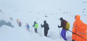 Over 200 hikers still stranded as blizzard hits Mount Everest