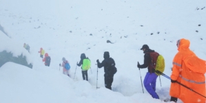 Over 200 hikers still stranded as blizzard hits Mount Everest