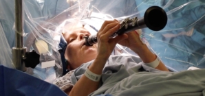 Music meets medicine as Parkinson’s patient plays clarinet during brain surgery