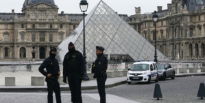 Arrests over jewel heist at the Louvre, French prosecutors say
