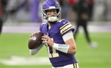 Vikings’ Carson Wentz Questionable to Return With Concerning Injury