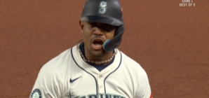 Mariners' Julio Rodríguez drives in a run to tie game vs. Tigers