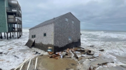 Thousands told to stay out of water: “Neck and back injuries”