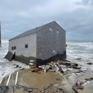Thousands told to stay out of water: “Neck and back injuries”