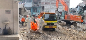 Indonesia School Collapse Death Toll Reaches 49, 14 Still Missing