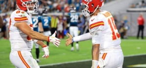 Patrick Mahomes Had Classy Gesture for Travis Kelce After Historic TD