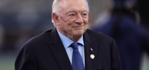 Cowboys Owner Jerry Jones Makes Obscene Gesture To Jets’ Fans During Win