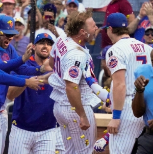 Could NL East Rival Poach ‘Beloved’ Pete Alonso From Mets?