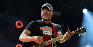 Darius Rucker wants his kids to be doctors or lawyers, not musicians