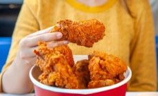 Americans changing how they order chicken, plus tourist falls into canal in viral mishap