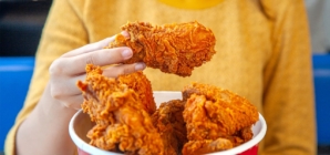 Americans changing how they order chicken, plus tourist falls into canal in viral mishap