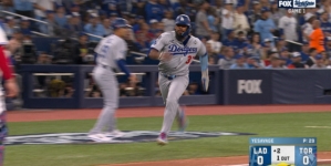 Kiké Hernández rips an RBI single to give Dodgers a 1-0 lead over Blue Jays