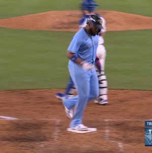 Blue Jays score four runs in 7th inning to extend lead to 6-1 over Dodgers in Game 4 of World Series