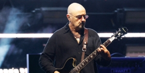 Oasis guitarist Paul Arthurs steps away from reunion tour for cancer care