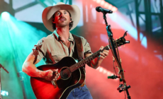 Riley Green fan unexpectedly storms stage during live concert performance