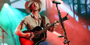 Riley Green fan unexpectedly storms stage during live concert performance