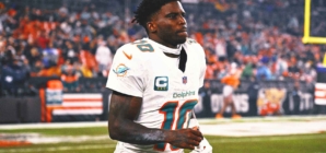 Dolphins’ Tyreek Hill Undecided on Retiring After Season-Ending Knee Injury
