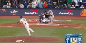 Will Smith drives in run, extending Dodgers' lead over Blue Jays