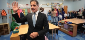 Alberto Carvalho is a rising star in education. Now, he’s part an of FBI investigation