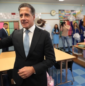 Alberto Carvalho is a rising star in education. Now, he’s part an of FBI investigation