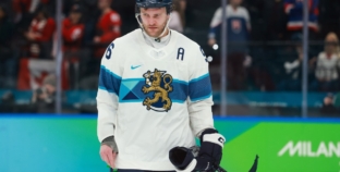 ‘Rigged’ Offside Call Sends Canada Past Finland to Olympic Gold Medal Game